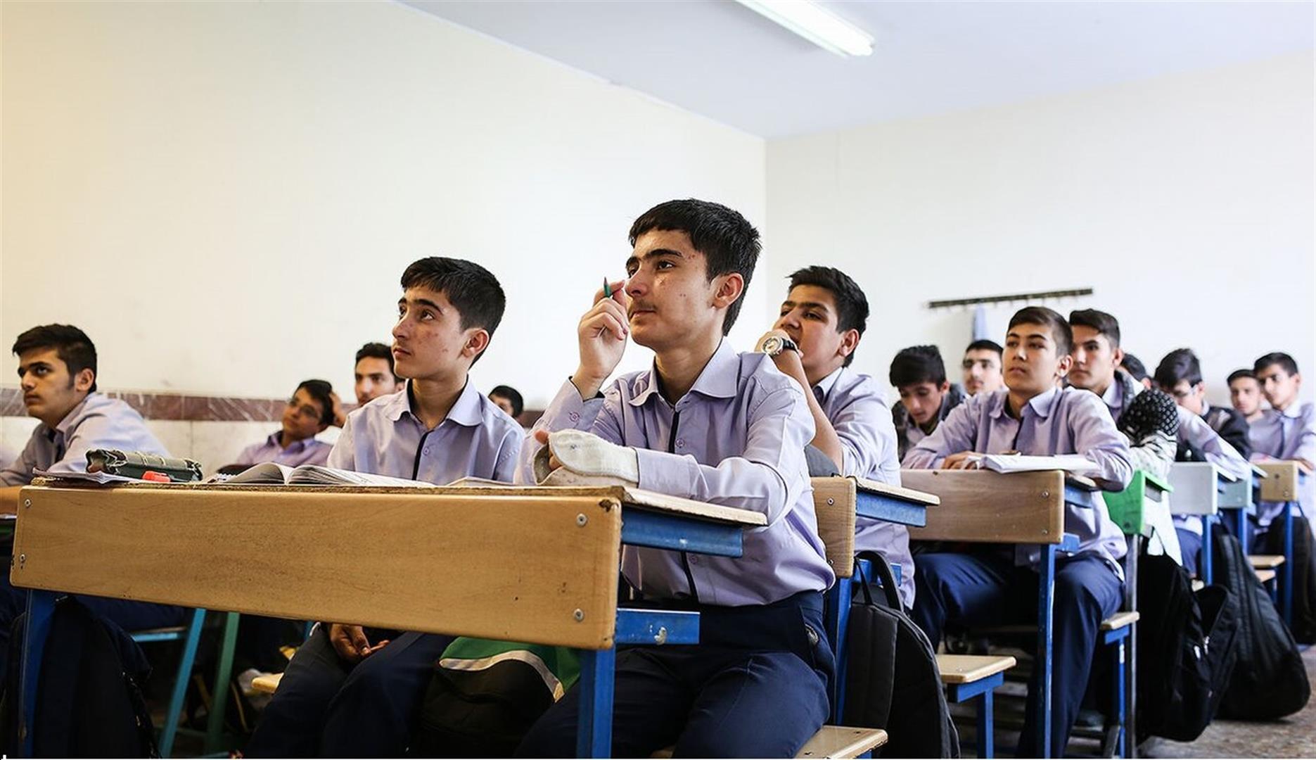 امنیت و کرامت دانش‌آموزان خط قرمز آموزش کشور است