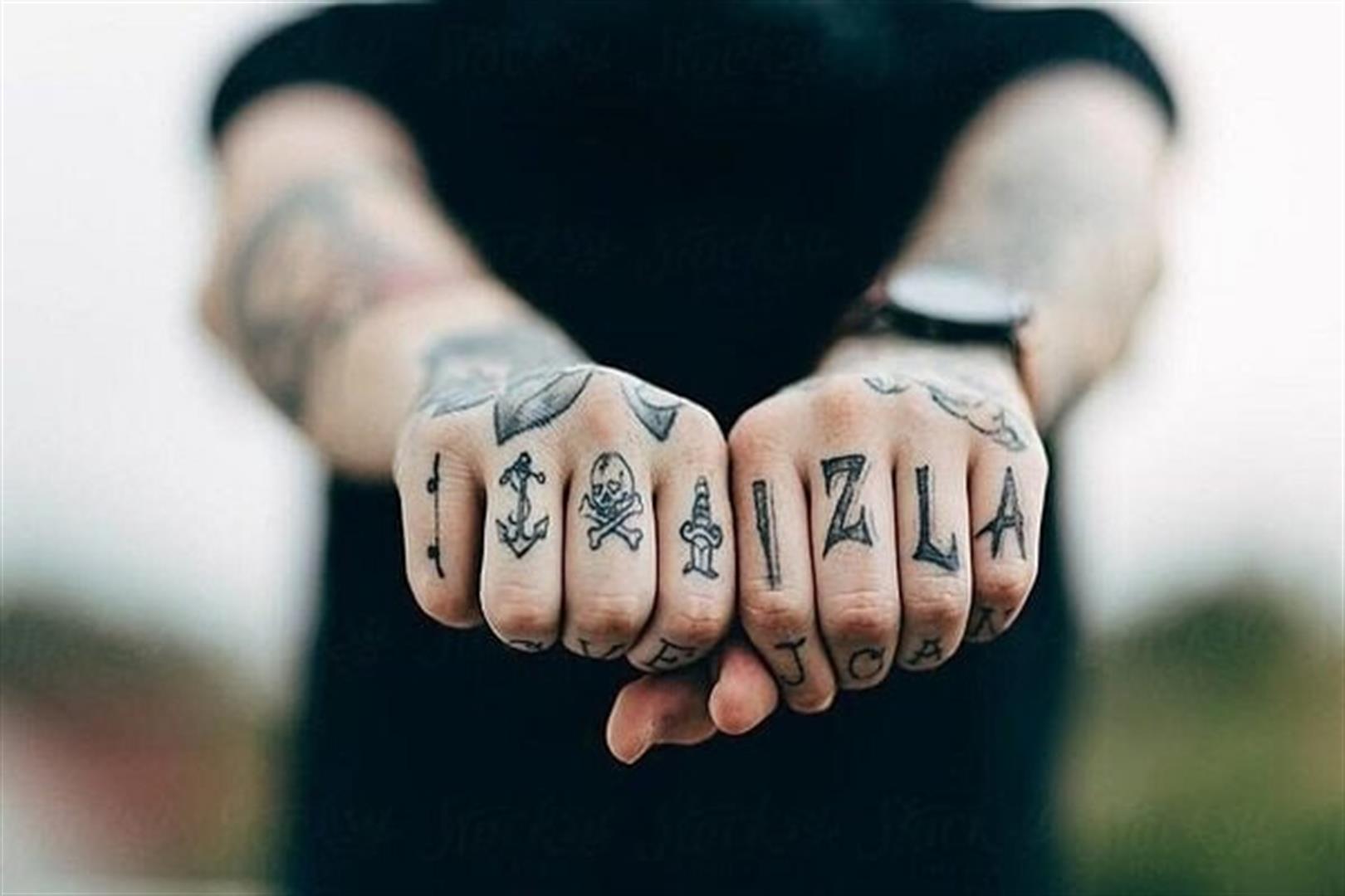 هشدار وزارت بهداشت درباره انتقال HIV و هپاتیت از طریق تتو و پرسینگ