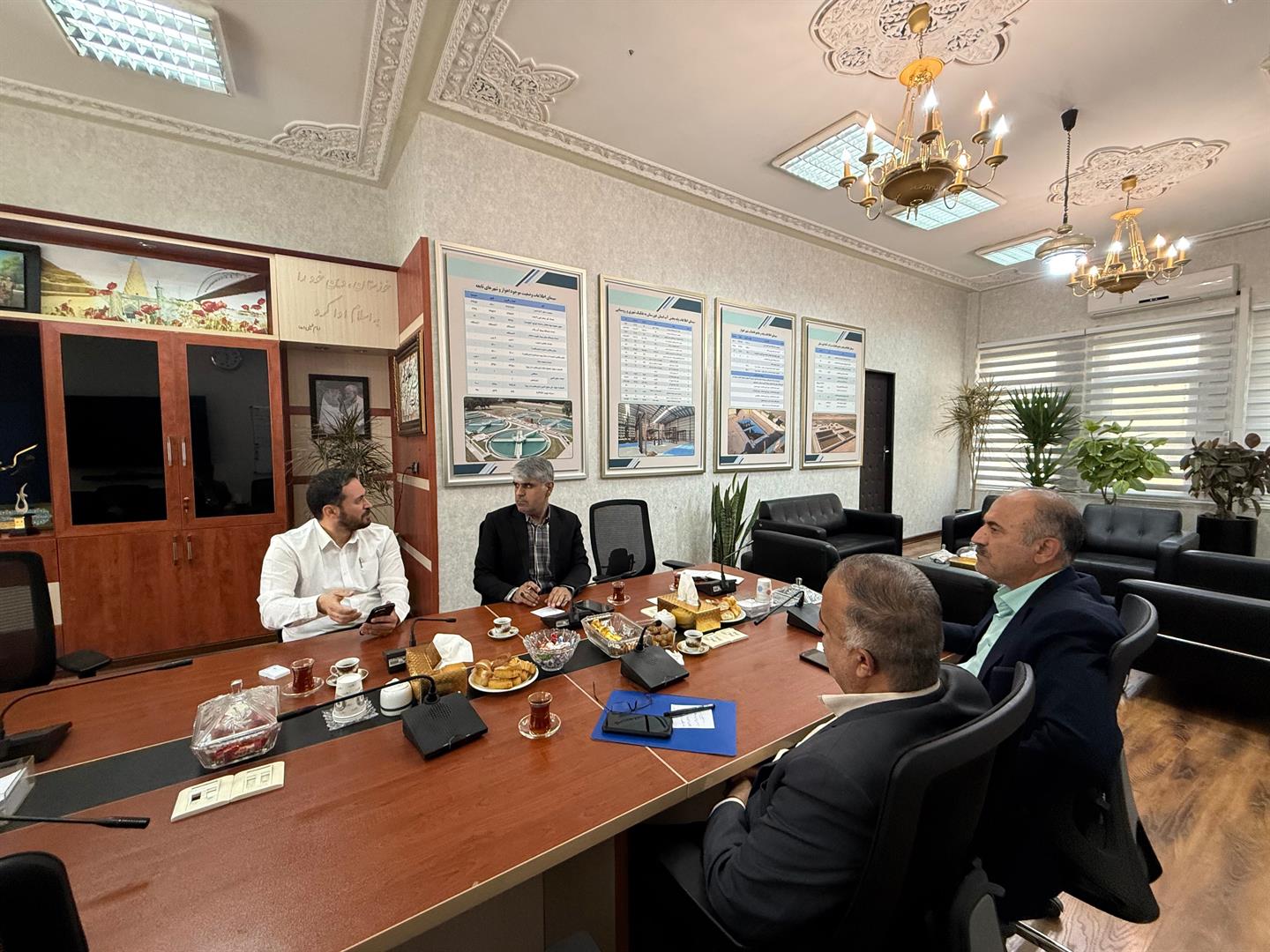 نشست بررسی پروژه‌های آبرسانی منگشت با حضور نماینده مردم و مدیرعامل آبفا خوزستان