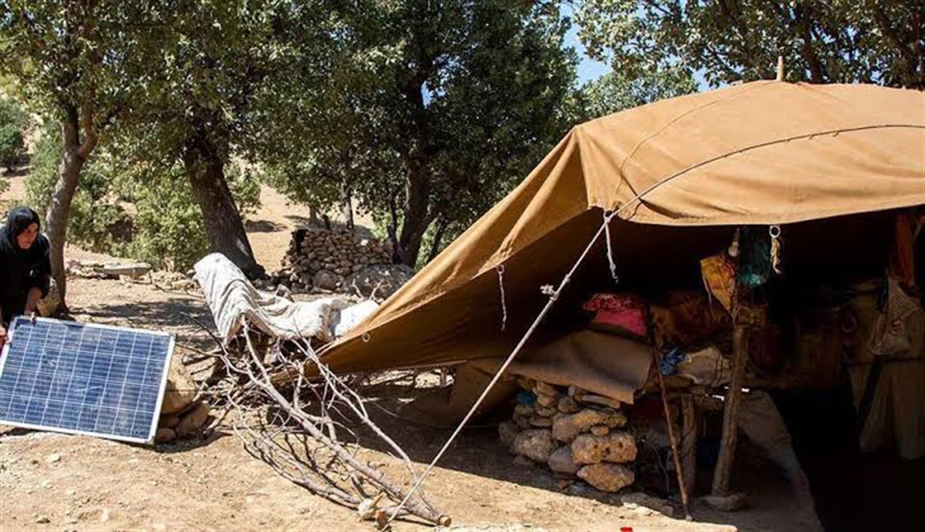 روشن شدن ۱۲۰ سیاه‌چادر عشایری ایذه با پنل خورشیدی