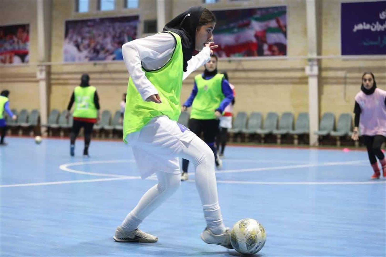 حضور دختر فوتسالیست ایذه‌ای در اردوی تیم ملی فوتسال بزرگسالان بانوان ایران