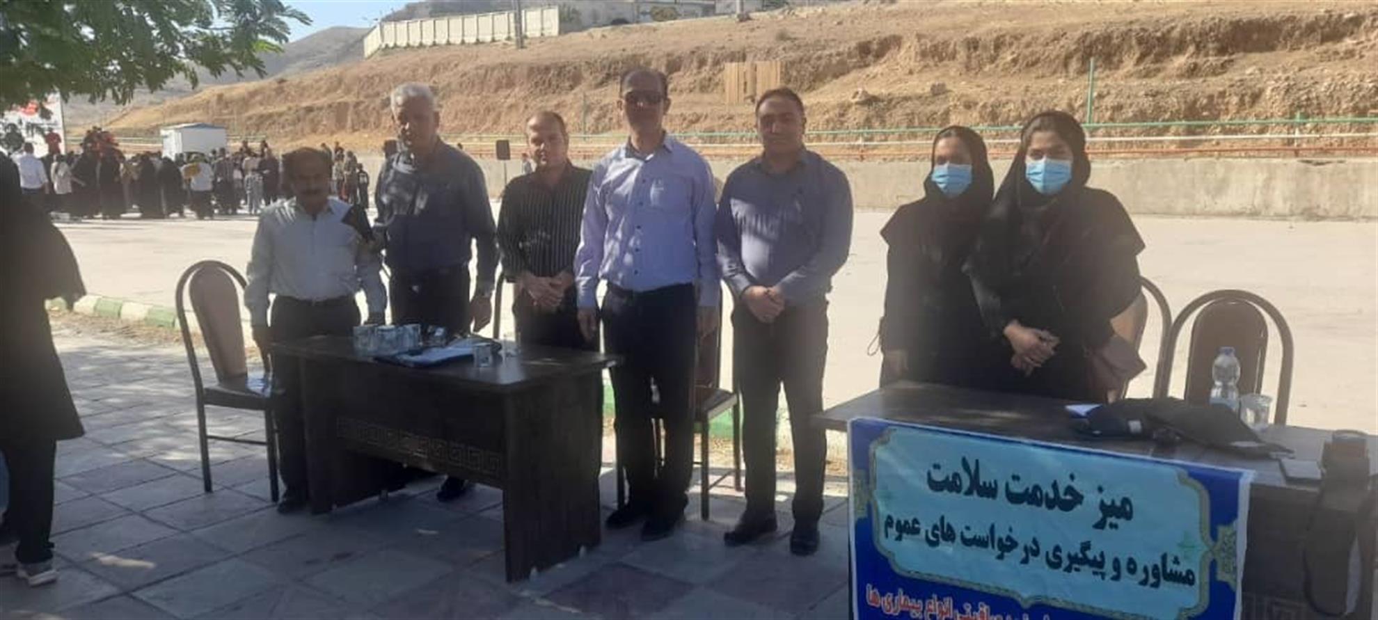 برپایی میز خدمت و ایستگاه سلامت در مسیر همایش پیاده‌روی خانوادگی ایذه