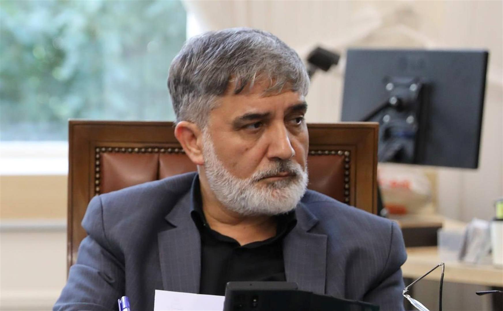 انتقاد عضو کمیسیون برنامه و بودجه از بی‌عملی دولت در مهار نرخ ارز