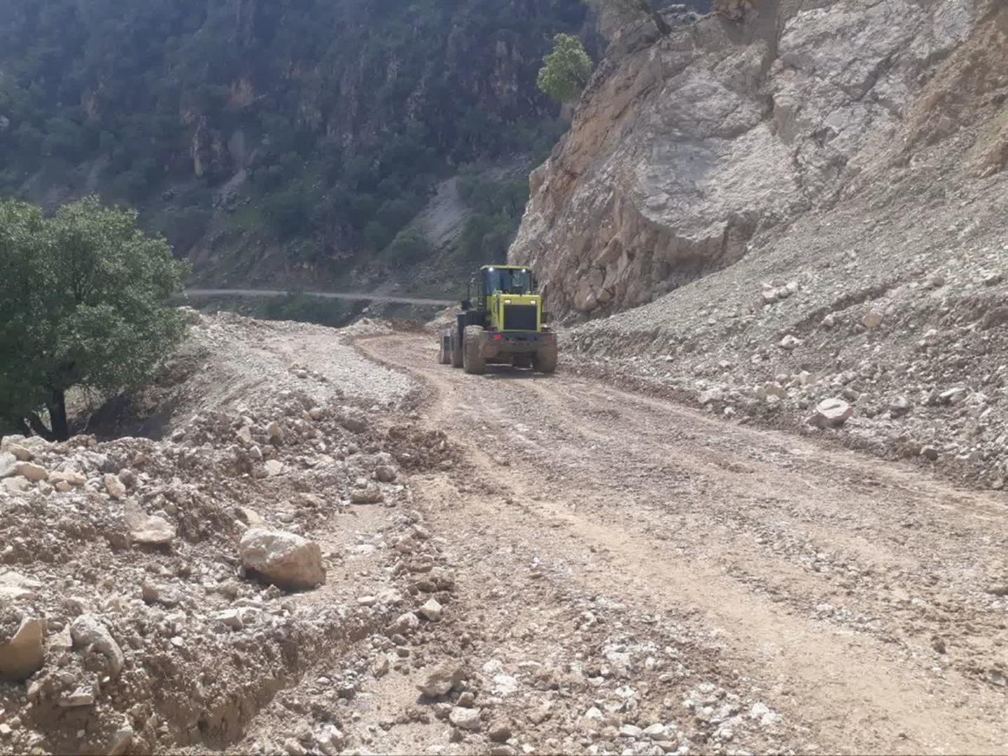 بازگشایی مسیر عشایری پل آب‌دوغ در شهرستان دزپارت