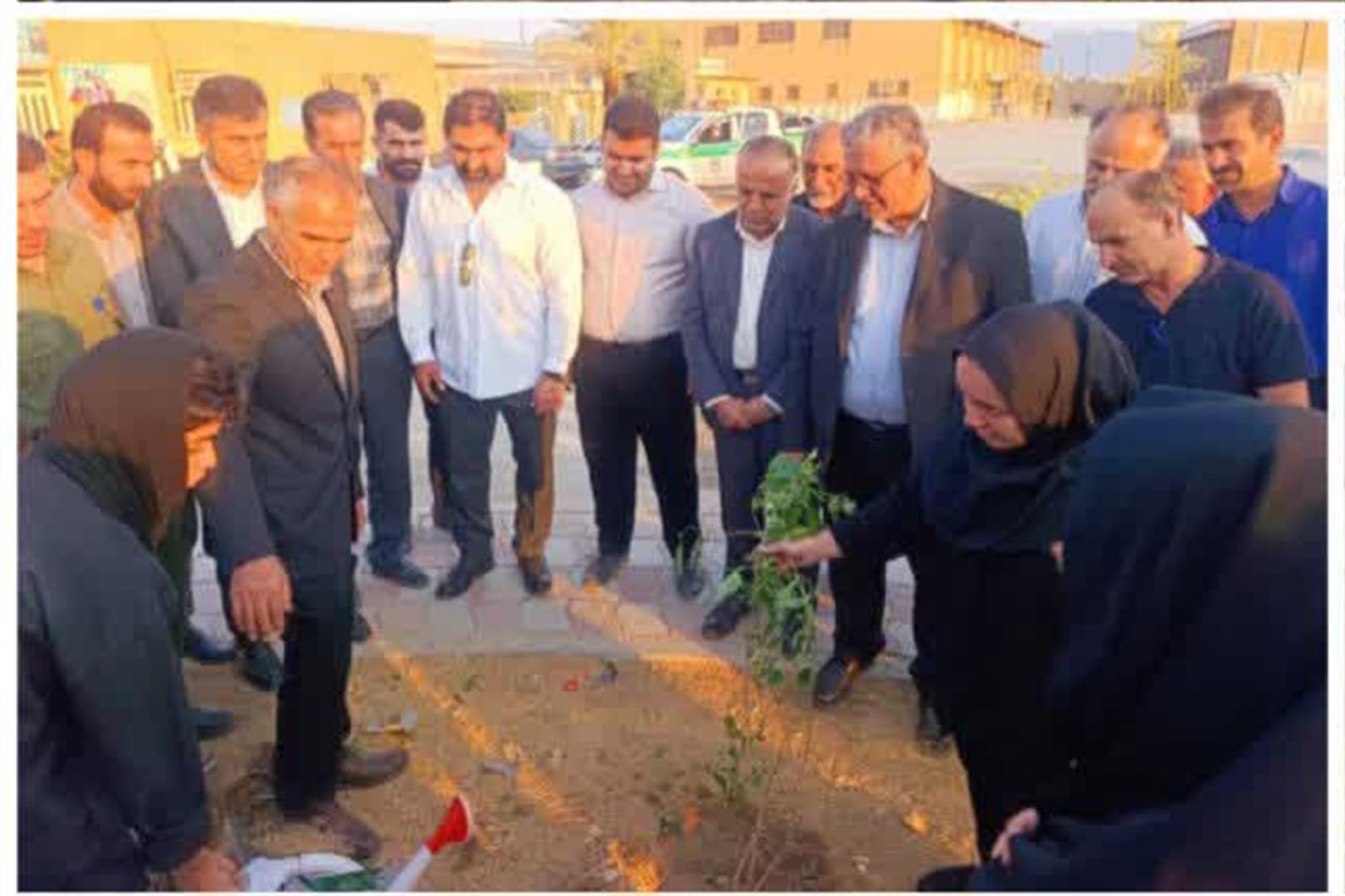 کاشت نهال به نام قهرمانان ایذه‌ای در پویش ملی «درختی برای وطن»