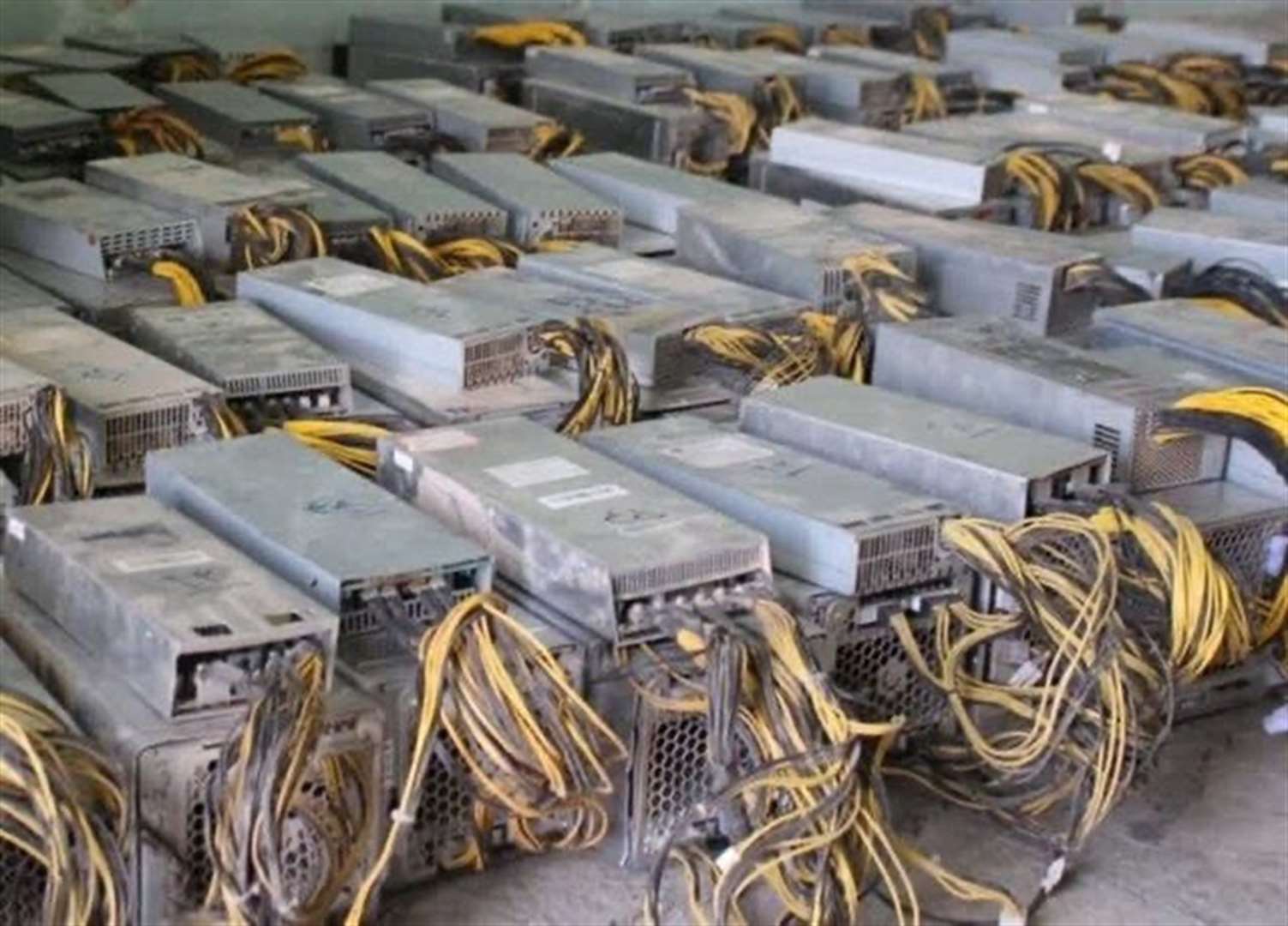 کشف و ضبط 10 دستگاه غیرمجاز استخراج رمزارز در ایذه