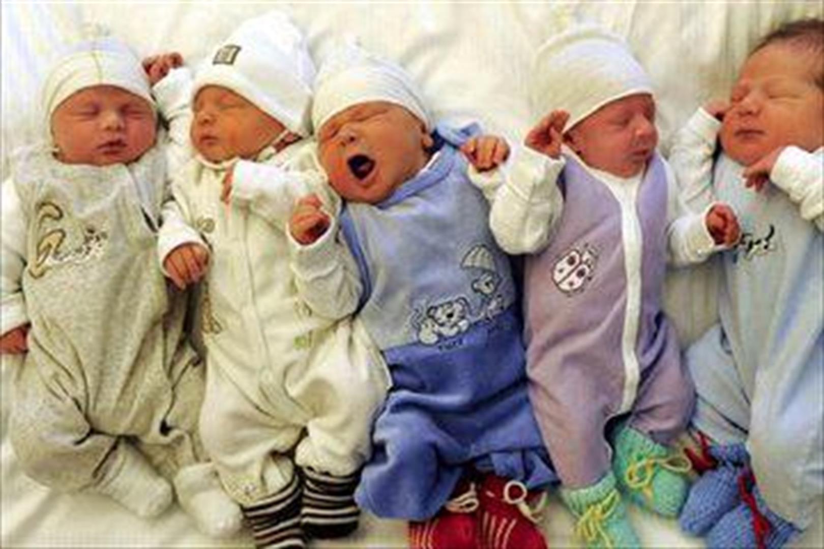 پرداخت ماهانه ۴.۴ میلیون تومان مستمری به خانواده‌های دارای چندقلو